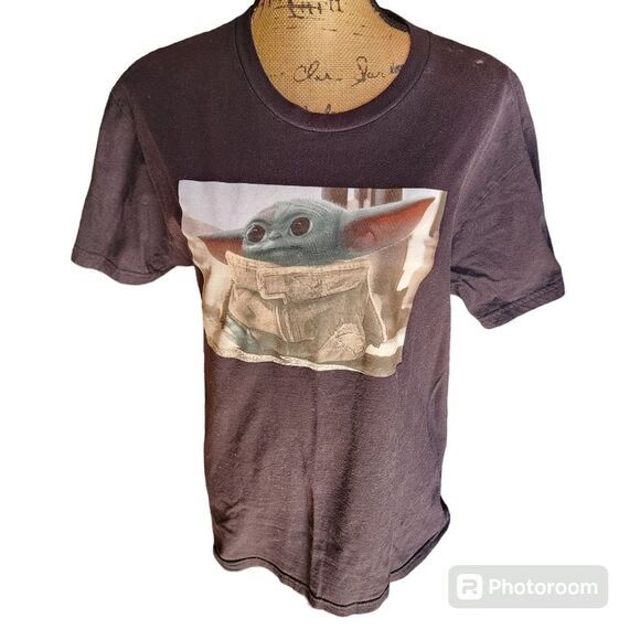 Star Wars The Mandalorian The Child Graphic Tee Womens SZ Medium Kidcore Novelty - Picture 1 of 4